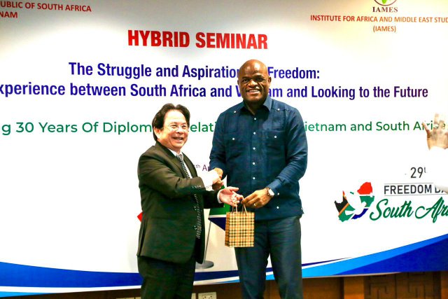 invitationoftheSouthAfricanAmbassadortoVietnam